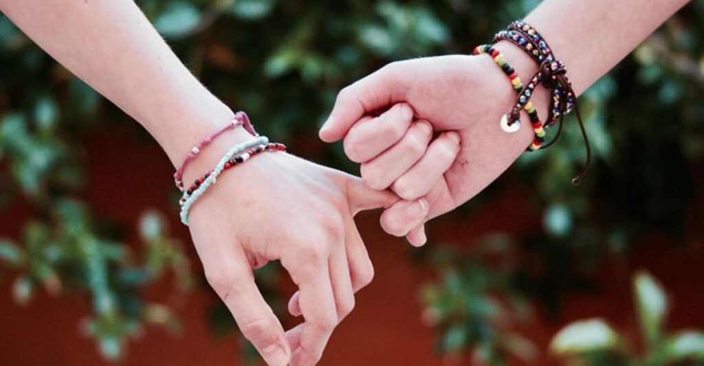 8 Colorful Friendship Bracelet Projects for a Rainy Day