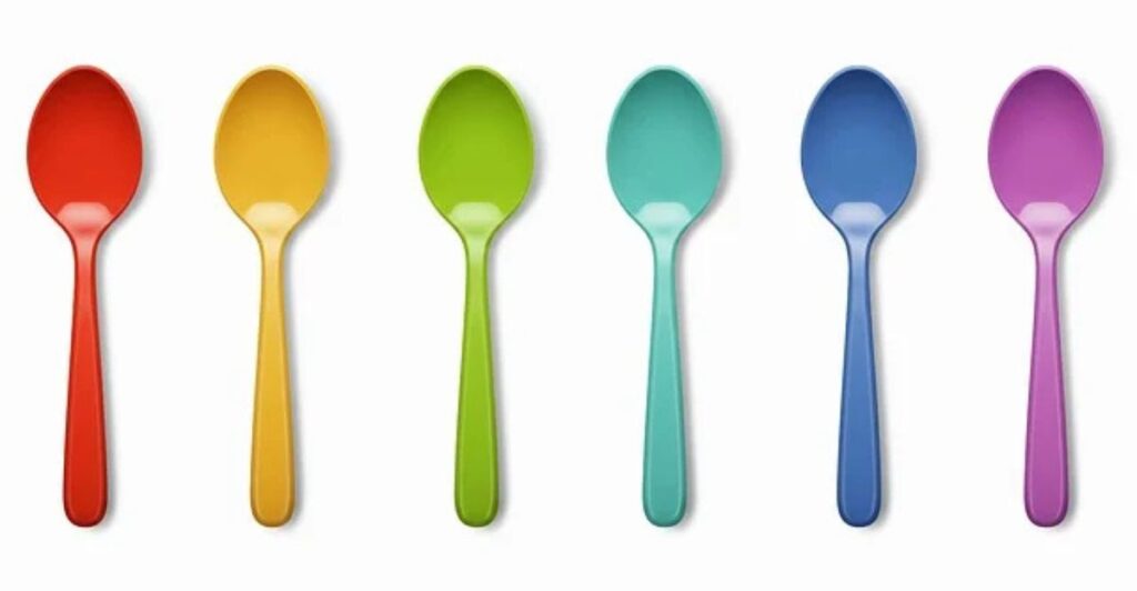 8 Colorful Plastic Spoon Projects for Budget-Friendly Decor