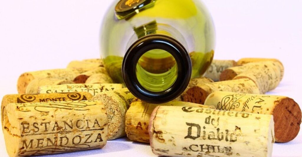 12 Wine Cork Crafts That Include the Perfect Pinboard