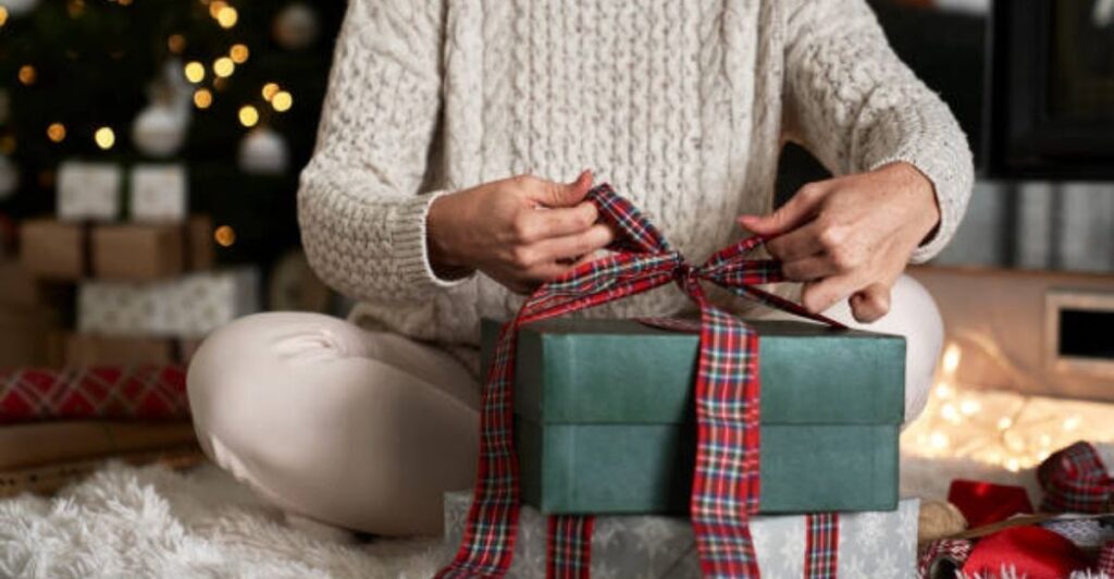 🧶 12 Handmade Gifts You Can Make from Old Sweaters