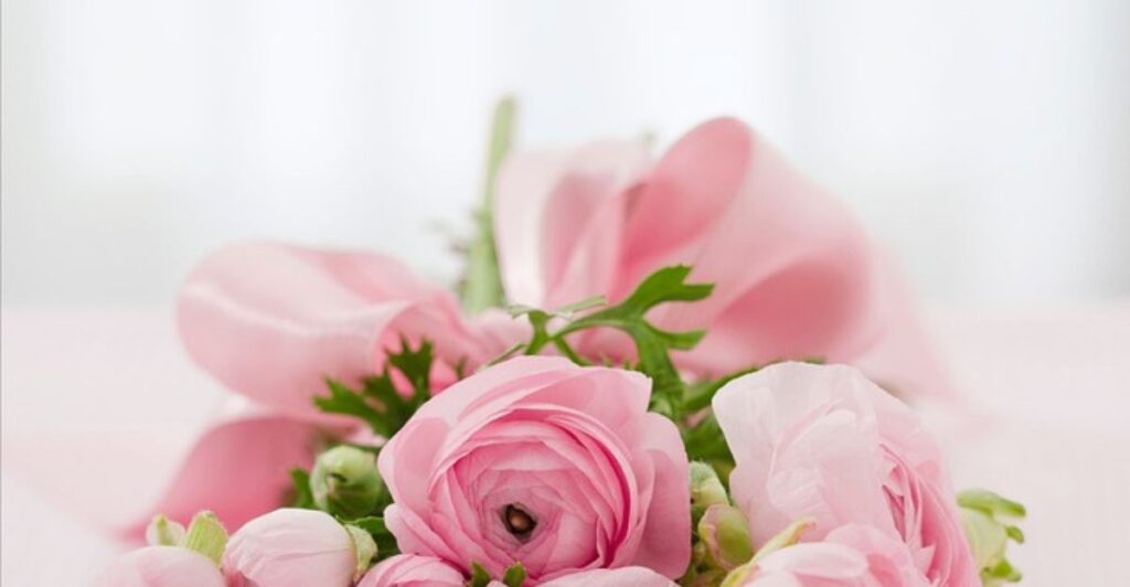 🌿 12 Eco-Friendly Faux Floral Decor Ideas for a Greener Home