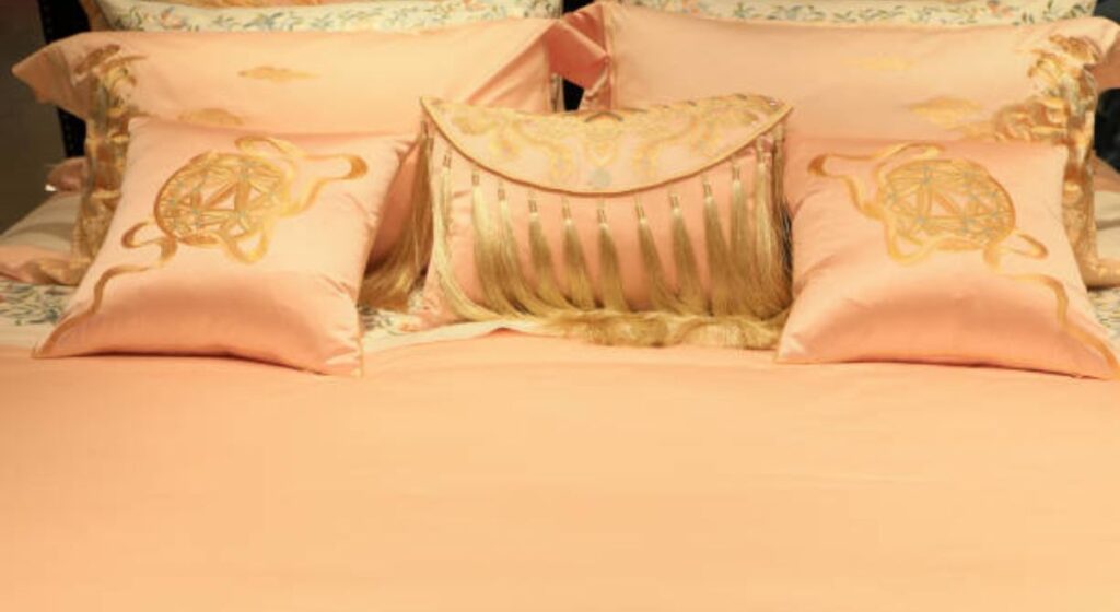 12 Tips for Styling Linen and Velvet Cushions Together