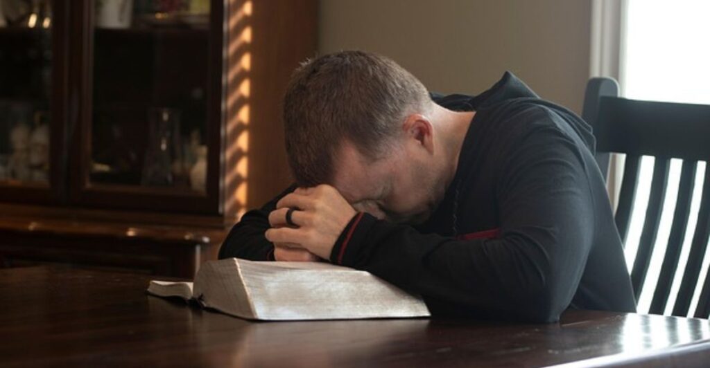 6 Ways Prayer and Scripture Heal a Troubled Mind
