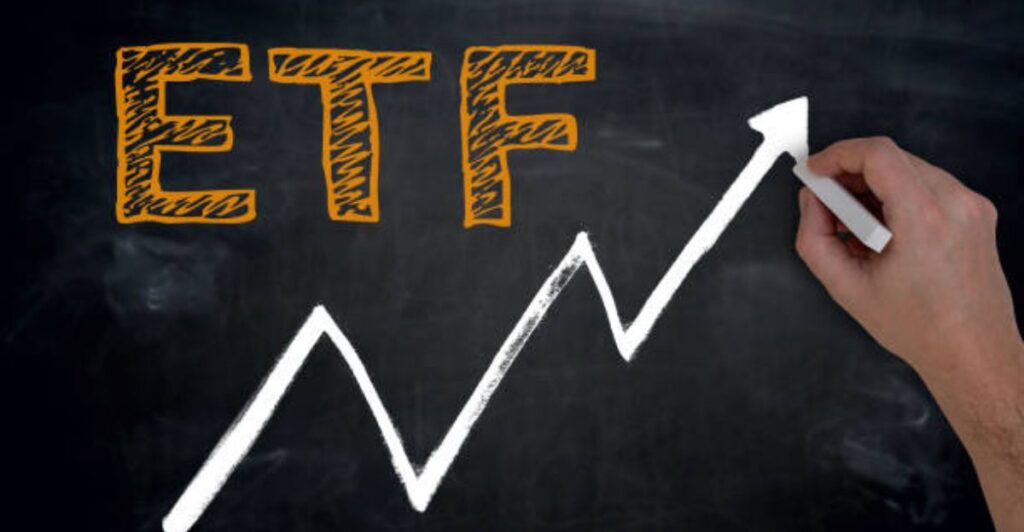 🧠 5 Key Reasons Why ETFs Are Perfect for First-Time Investors