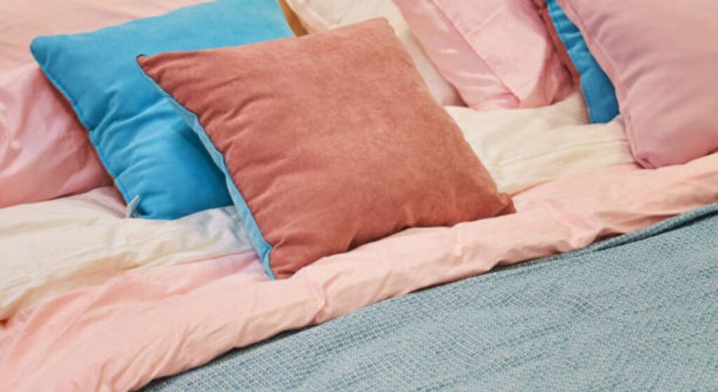 12 Tips for Styling Linen and Velvet Cushions Together