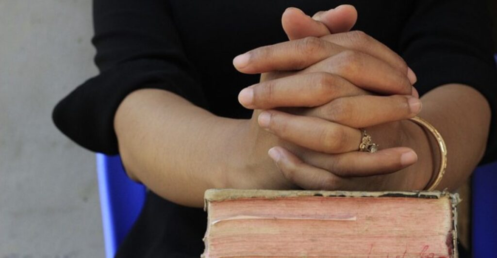 6 Ways Prayer and Scripture Heal a Troubled Mind