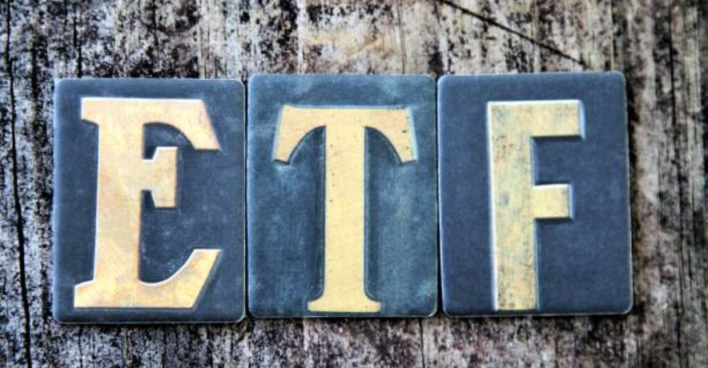 🧠 5 Key Reasons Why ETFs Are Perfect for First-Time Investors