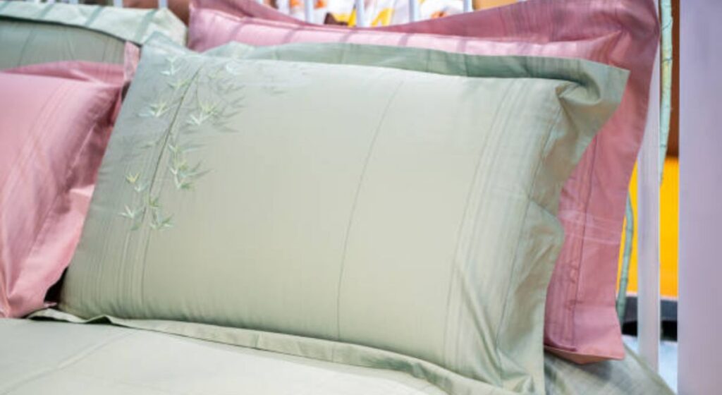 12 Tips for Styling Linen and Velvet Cushions Together