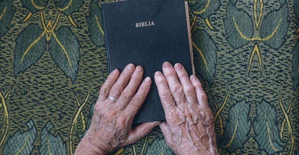 6 Ways Prayer and Scripture Heal a Troubled Mind