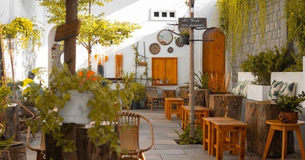 🚴‍♂️ 8 Biker-Friendly Cafes to Refuel Your Ride and Appetite