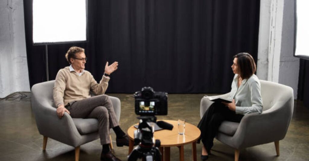 🎙️ 7 Simple Steps to Start Your First Podcast in 2026