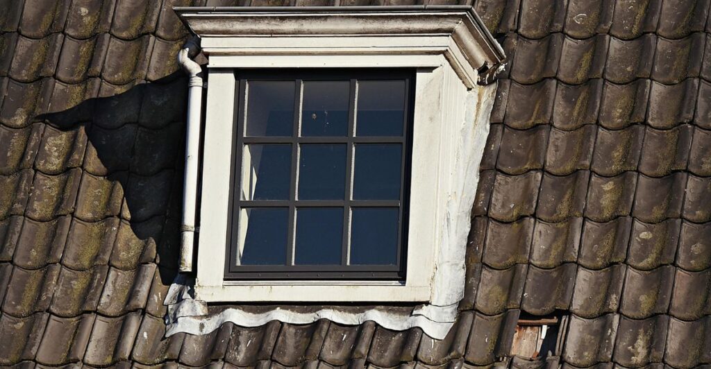 10 Dormer Window Daybed Ideas for Ultimate Relaxation