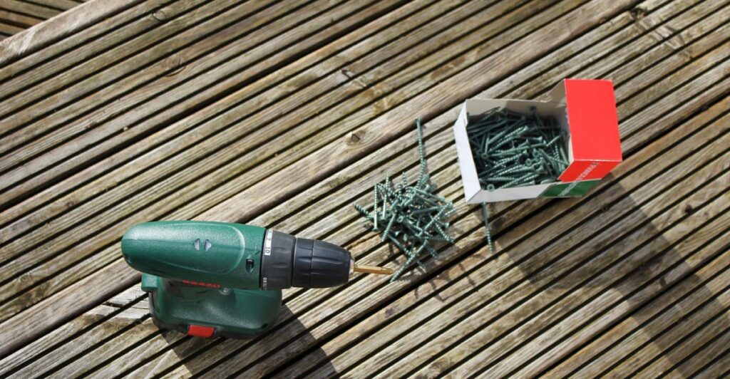 Smart gardener using cordless tools for easy and efficient gardening