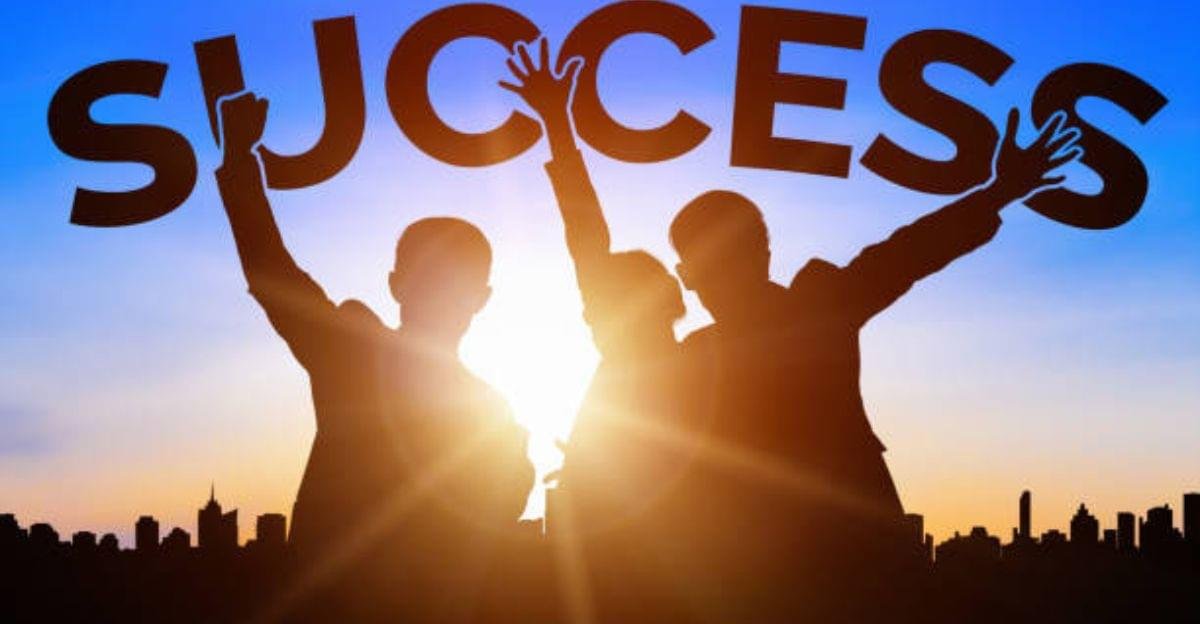 Beautiful sunrise representing success lessons, motivation, and positive daily inspiration
